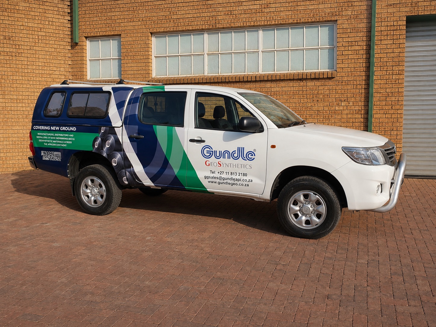 Gundlegeo pickup vehicle with custom commercial graphics produced by Dynamic Signs & Print.